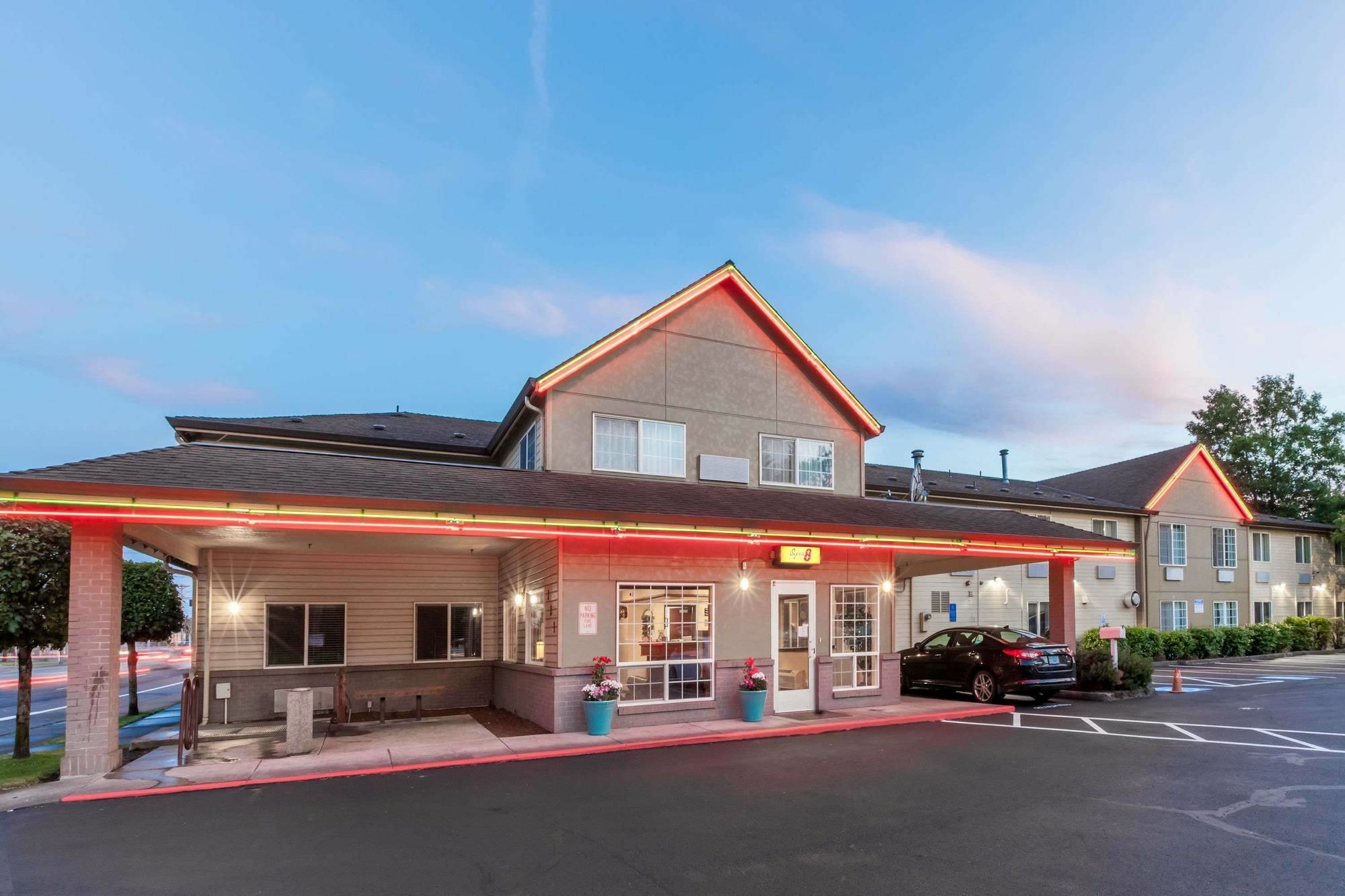 Super 8 By Wyndham Gresham/Portland Area Or 호텔 외부 사진